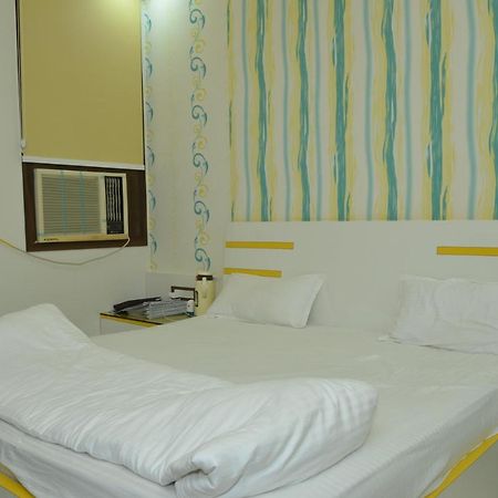 Hotel Paradise Inn Auraiya Buitenkant foto