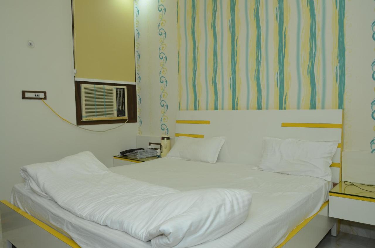 Hotel Paradise Inn Auraiya Buitenkant foto
