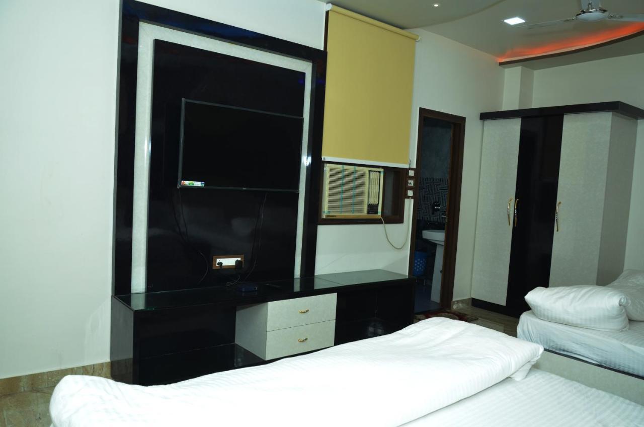 Hotel Paradise Inn Auraiya Buitenkant foto