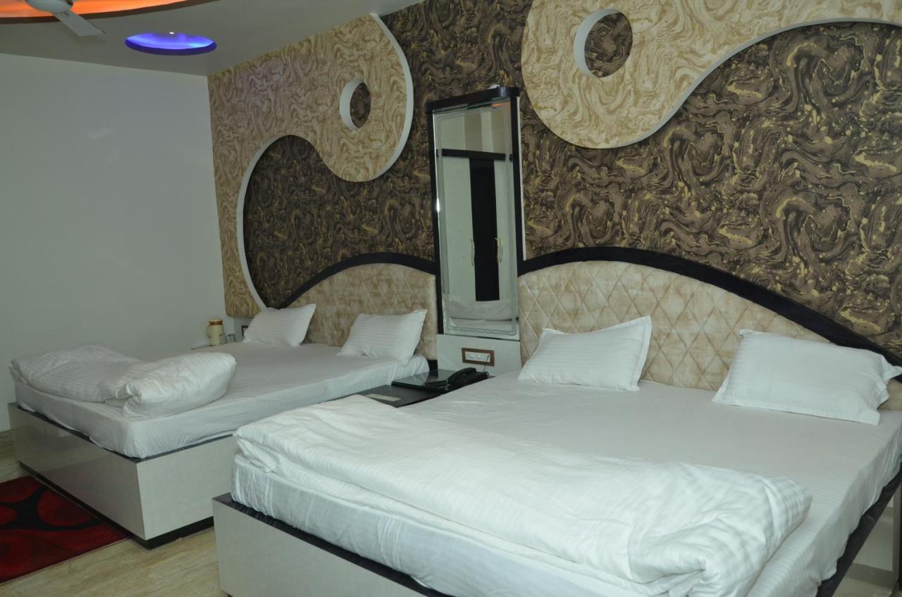 Hotel Paradise Inn Auraiya Buitenkant foto