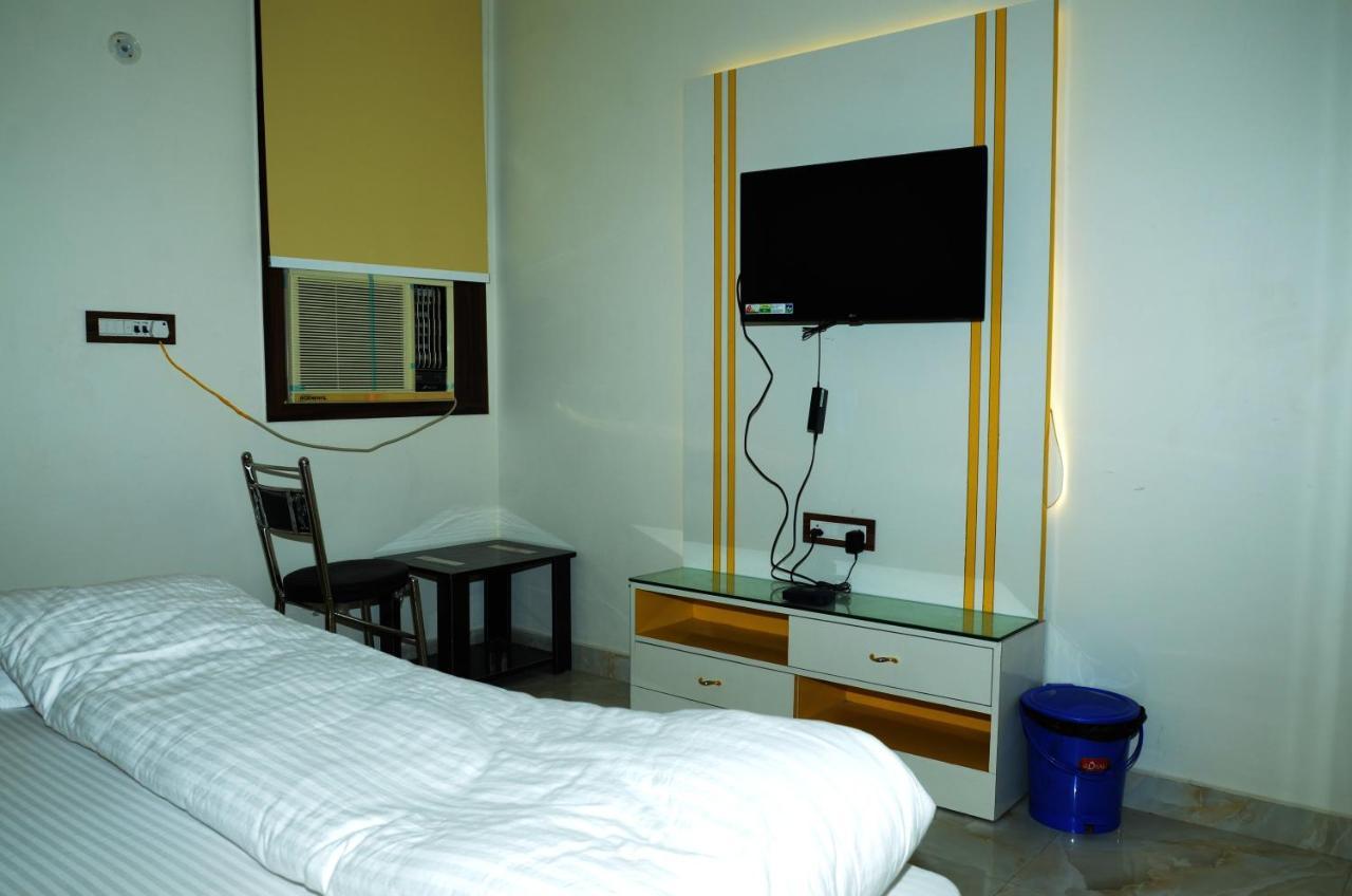Hotel Paradise Inn Auraiya Buitenkant foto