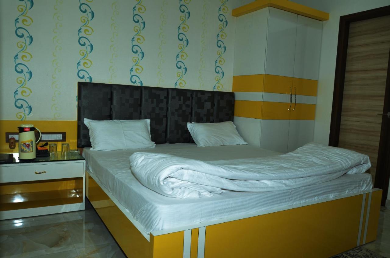 Hotel Paradise Inn Auraiya Buitenkant foto