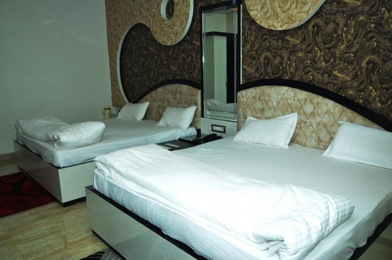 Hotel Paradise Inn Auraiya Buitenkant foto